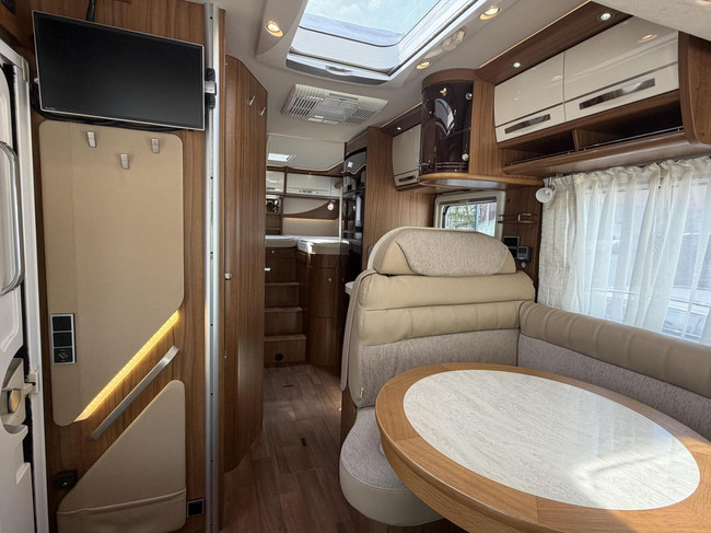 Hymer B 588 Automatic Single Beds Pull-down Bed 2X Airco Inverter Solar Panel photo: 11