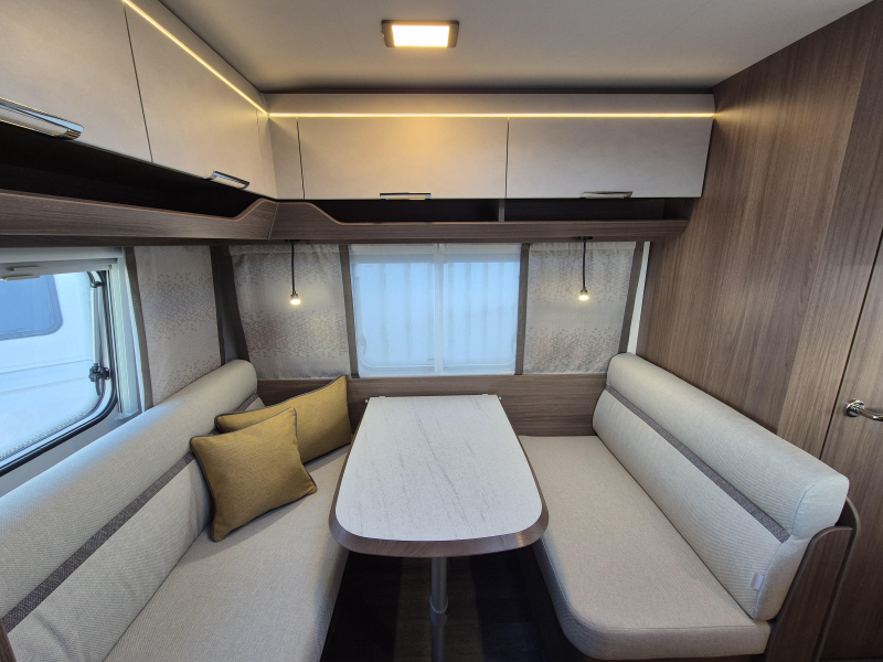 Tabbert Cazadora 420 QD 2.3 Indeling met mega keuken!  foto: 15