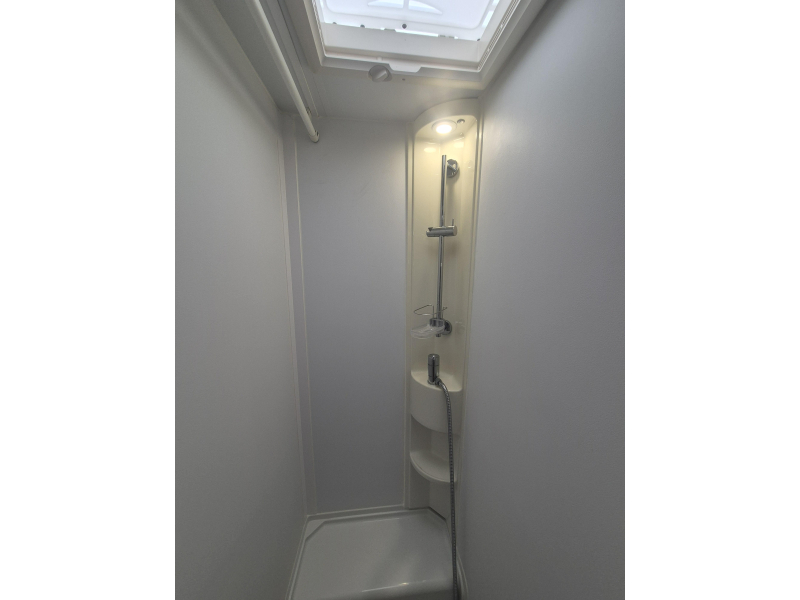 Adria Matrix Plus 670 DL face to face Foto: 19