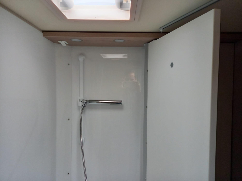 Bürstner Lineo 690 G - 155pk - Smalle camper  foto: 15