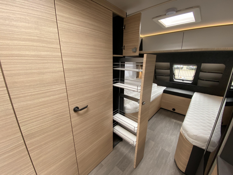 Hobby Maxia 585 UL Einzelbetten, Rundsitzgruppe Foto: 21