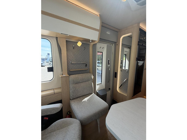 Hymer BML-I 780 MasterLine Bovenkasten Level 2X Airco Lithium foto: 16