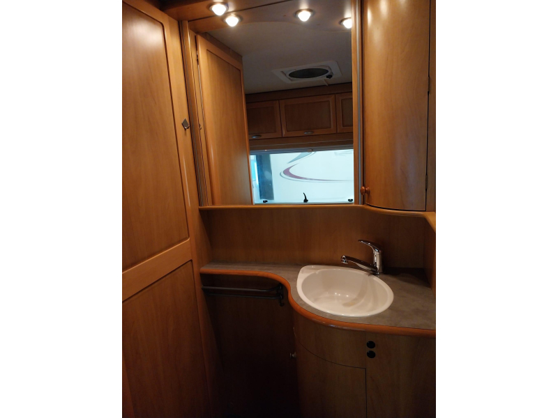 Hymer Tramp met maxxfan, zonnepaneel  foto: 7