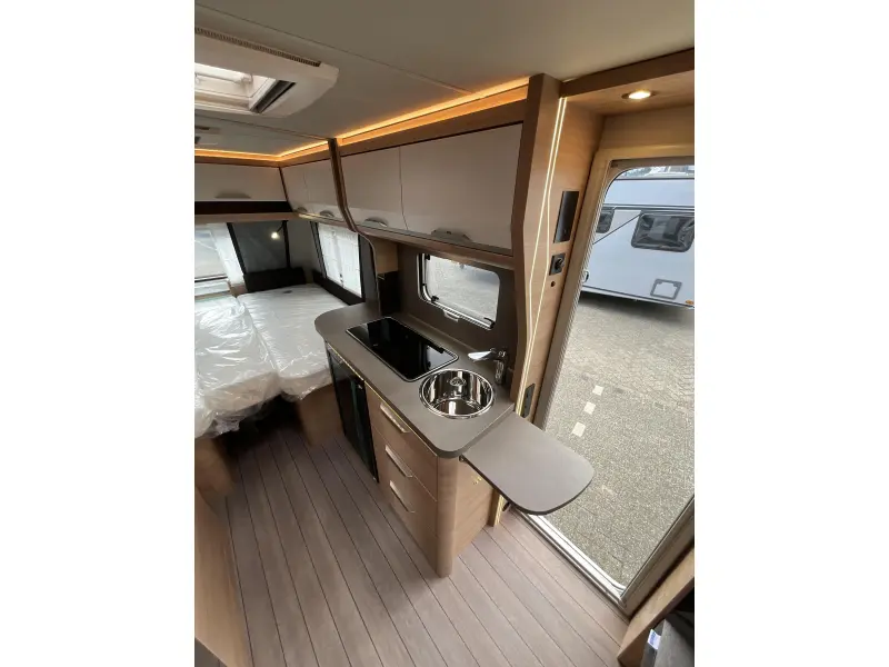 Knaus Sudwind Black Selection 500 EU ENKELE BEDDEN-VLOERVERW  foto: 8