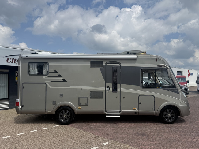 Hymer B 594 autom&aacute;tico 150 cv autocaravana muy compacta full extras cama transversal+cama abatible sistema de nivelaci&oacute;n EP toldo calefacci&oacute;n estacionaria webasto aire acondicionado de techo 2x panel solar antena parab&oacute;lica el&eacute;ctrica TV garaje grande foto: 2