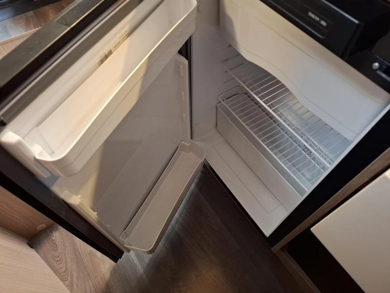 Hymer Carado 600 160PK Dwarsbed Topindelin  foto: 9