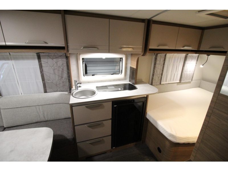 Knaus Sport 450 FU Voortent Walker, Mover,  foto: 7