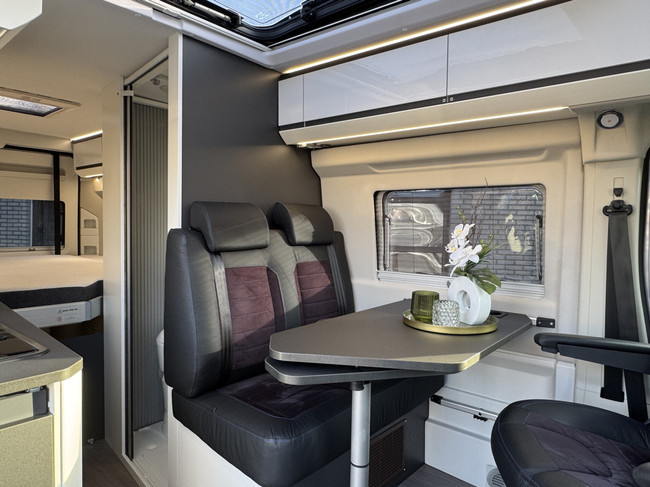 Adria Twin Supreme 640 SGX 180 pk AUTOMAAT 9-Traps Euro6 Fiat Ducato 8 **Lengtebedden in hoogte verstelbaar/4 zitplaatsen/2x Lithium/2 foto: 8