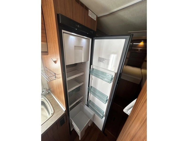 Hymer Exsis 474 T 474 lengte bed 25.000 km  foto: 12