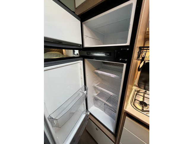 Carado T 448 Enkele Bedden Hefbed XXL garage Cruise Airco foto: 22