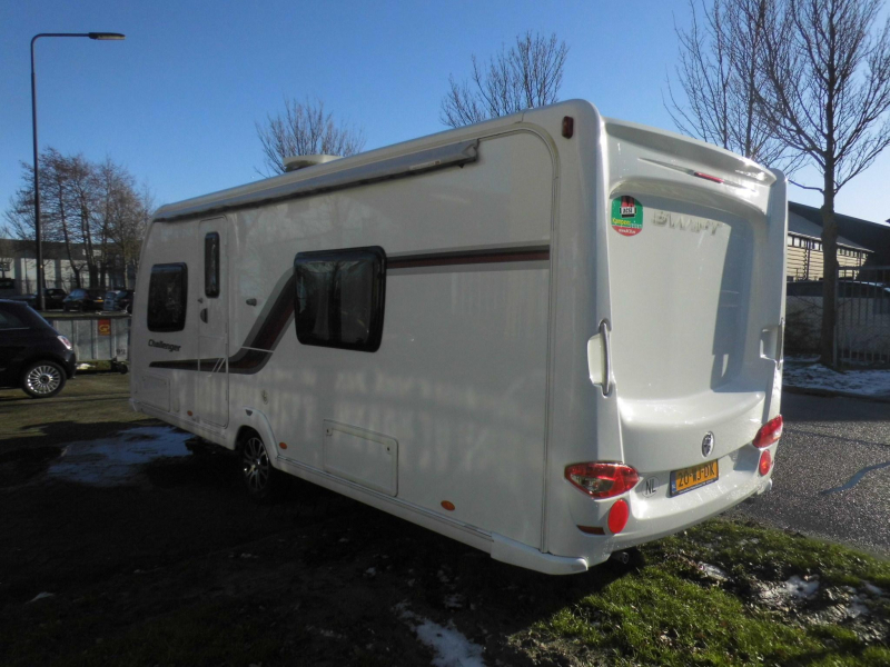 Swift Challenger 570 Sat&eacute;lite, toldo y aire acondicionado foto: 1