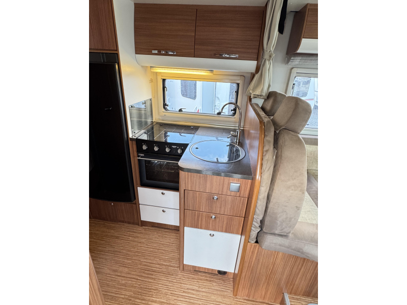 Adria Matrix 680 SP -5 pers-met hefbed  foto: 6