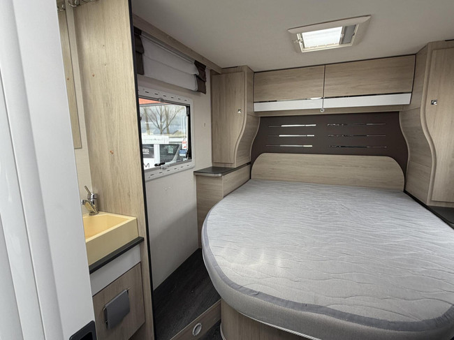 Challenger 398 XLB Queensbed Hefbed Zonnepaneel Luifel Bearlock photo: 20