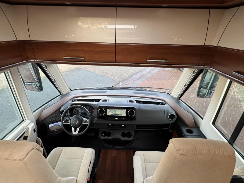 Carthago Chic C-Line I 4.9 LE Mercedes- Camas longitudinales foto: 8
