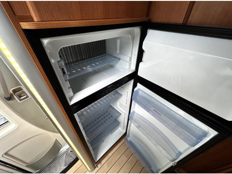 Pilote Explorateur G 741 Dwarsbed/Hefbed/Alde/2012  foto: 18