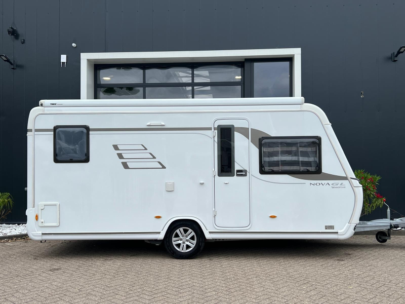 Eriba Nova Winner Edition 465 GL mover, toldo, aire acondicionado foto: 3