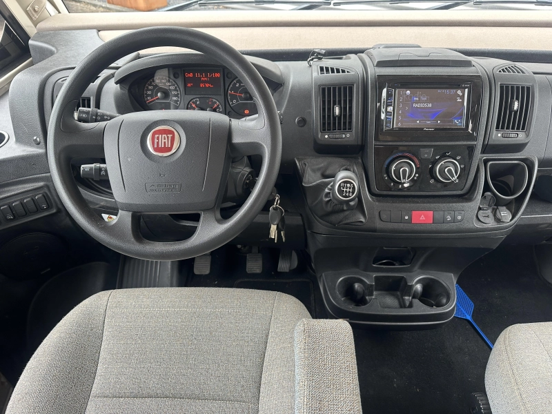 Hymer B698 Queensbed L-seat 150HP TV photo: 21