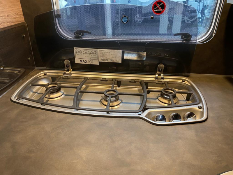 Knaus L!ve Ti 650 MF Frans bed | Automaat  foto: 6