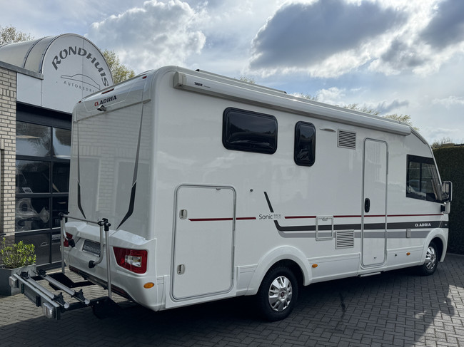 Adria SONIC I 600 SC 130 PS Euro6 Fiat Ducato NL-Camper **Queensbett/4 Schlafpl&auml;tze/Markise/Memo Fahrgestelltr&auml;ger/Dachklimaanlage/Bearlock/Sehr Foto: 3