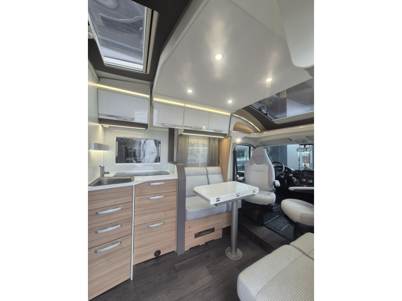 Adria Matrix Plus 670 DL face to face Foto: 9
