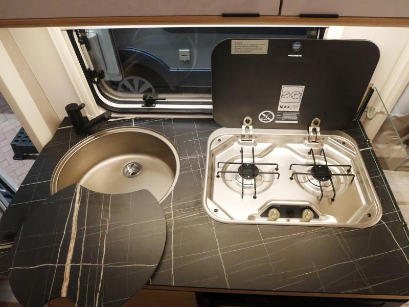 Eriba Touring 430 Gratis mover en luifel  foto: 8