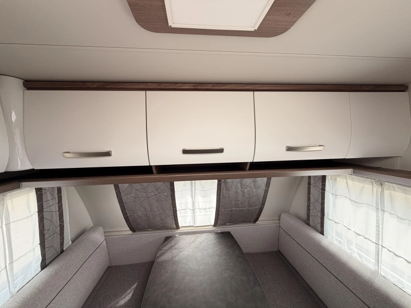 Knaus Sport Silver Selection 400 LK Voortent+Stapelbed+1300KG  foto: 13