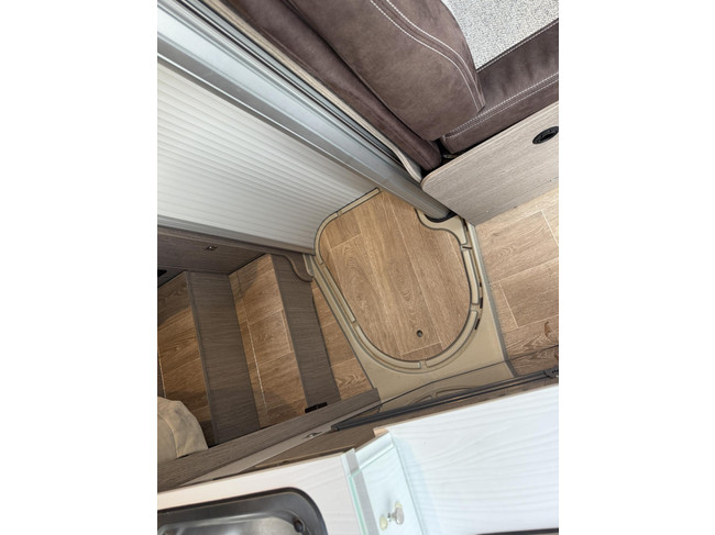 Pössl Roadstar 600L Automaat Lengtebedden foto: 15