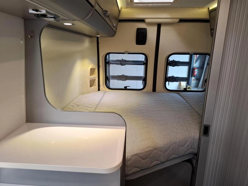 Adria Twin Titanium 540 SPT 130PK Dwars bed Airco  foto: 1