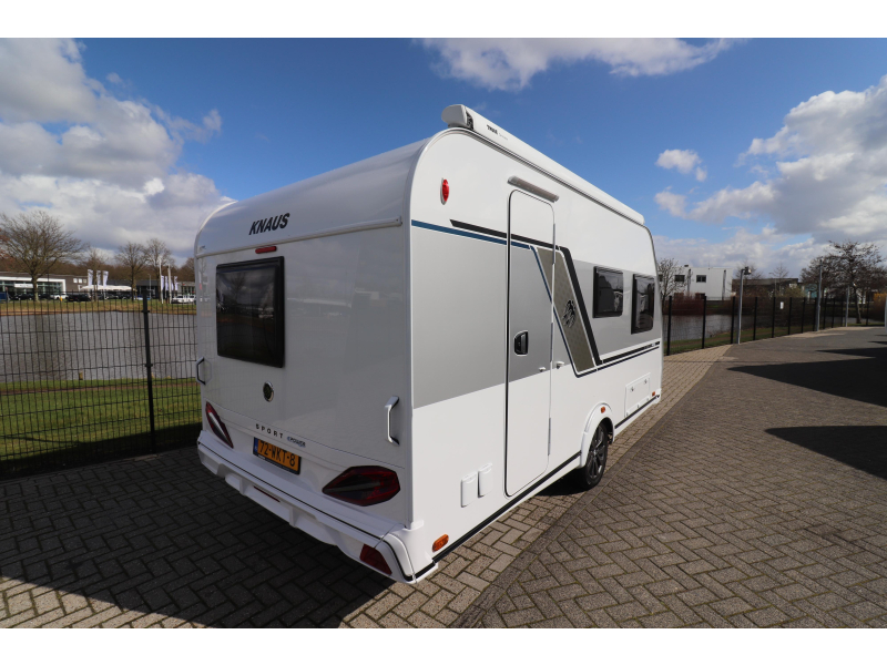 Knaus Sport E-Power Selection 420 QD Mover / Awning / Air conditioning photo: 3