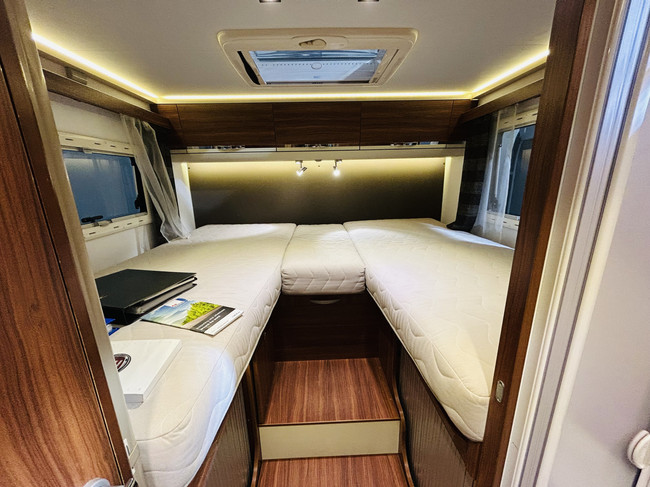 Adria MATRIX M 670SL PLUS Met enkele bedden en slechts 65.000 Km! foto: 21
