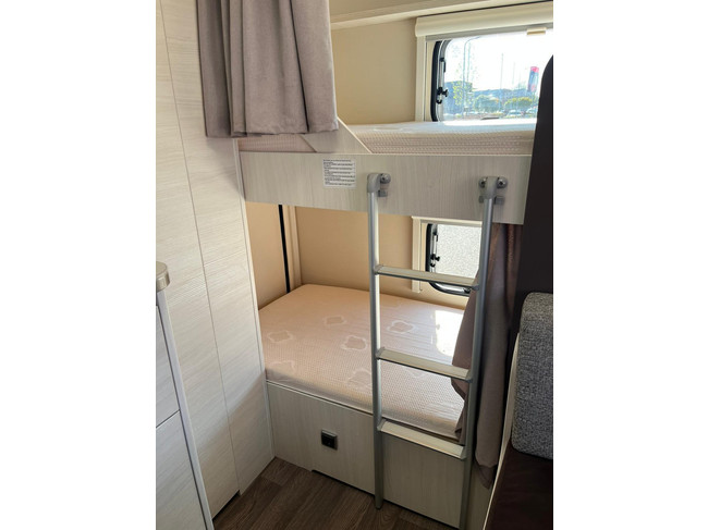 Caravelair Antares 476 Family Bunk bed | Bicycle rack | Awning | TV | French bed | Train seat | Screen photo: 22
