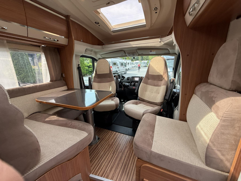 Adria Coral 670 SL Lengtebedden  foto: 1