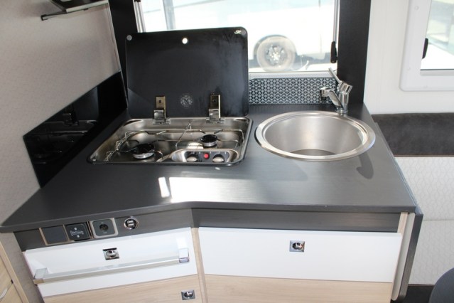 Challenger Graphite Vip Edition T 328 idem Chausson 788 AUTOM&Aacute;TICO Fiat 140 cv equipado con cama Queen y cama abatible 4 pers. (76 foto: 27