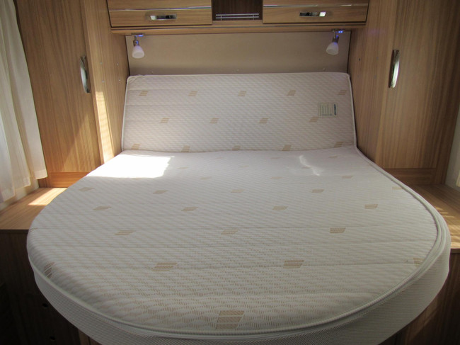 Hymer T598 Semi integraal Queensbed Hefbed bj2018 foto: 14