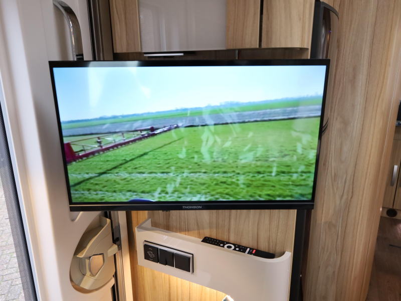 Hymer T 698 CL Queensbed photo: 13