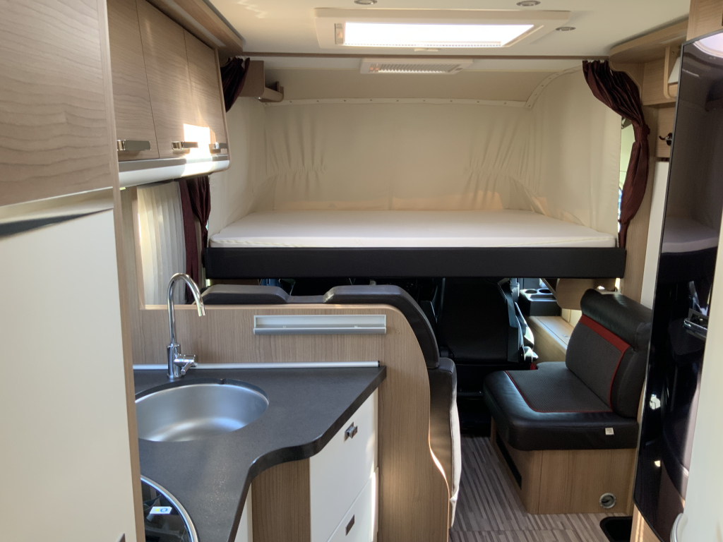 Carthago Malibu I 460 AUTOM&Aacute;TICA 150 CV Integral, Camas longitudinales y Cama abatible, Garaje, Aire acondicionado de motor, Aire acondicionado de techo, Sistema de nivelaci&oacute;n, Camper centrum on the road Marum foto: 8