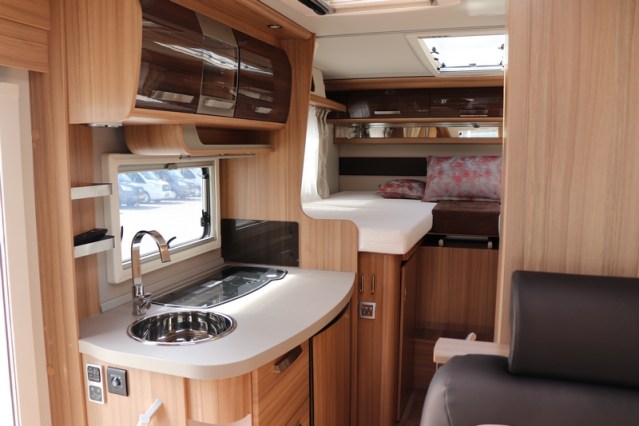 9 traps AUTOMAAT Knaus Platinum Edition Sun TI 650 vlakke vloer enkele bedden (80  foto: 36