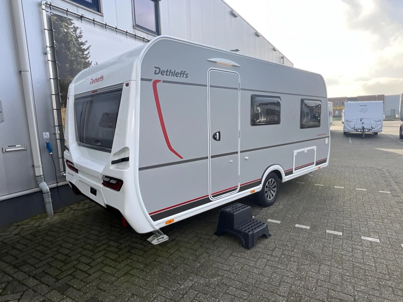 Dethleffs Summer Edition 460 EL SINGLE BEDS-XL FRIDGE photo: 2