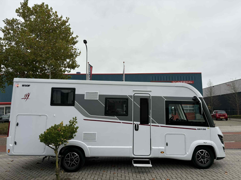 Rapido 850 F Queensbed L=6,99 m  foto: 1