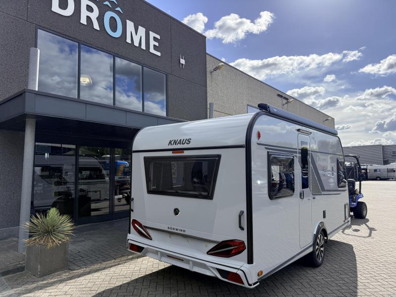 Knaus Sudwind Black Selection 450 FU Foto: 2