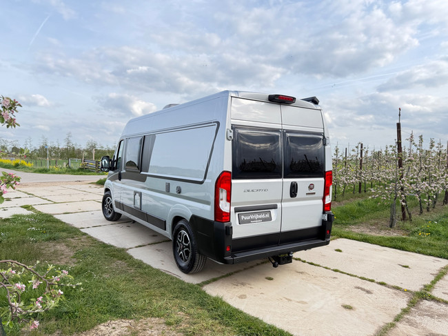 Malibu 600 LE Automaat Diesel/Elek. Verwarming/Solar/Trekhaak/Gasalarm/160PK/Lengtebedden/10” Navi/Vol opties! 2023 foto: 2