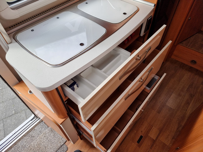 Hymer Exsis 678 | Autom&aacute;tico | Euro-6b | Camas individuales | Cama abatible | C&aacute;mara | Navegaci&oacute;n | &iexcl;Excelente estado! foto: 8