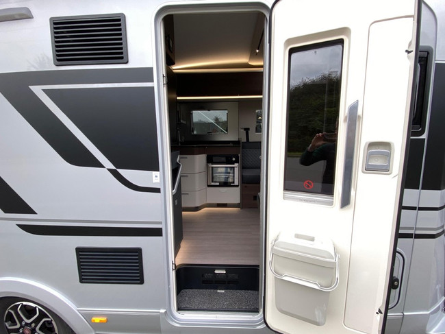 Adria Coral Supreme 670 DC QUEENSBED E&P LEVELSYSTEEM foto: 7