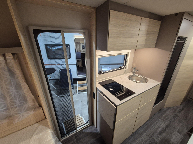 Weinsberg CaraCito 500 QDK Stapelbedden en douche!  foto: 16