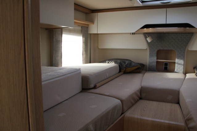 Volledig luchtgeveerde Hymer B ML I 780 9 G Tronic Automaat 170 pk Mercedes 417 CDI (53  foto: 49