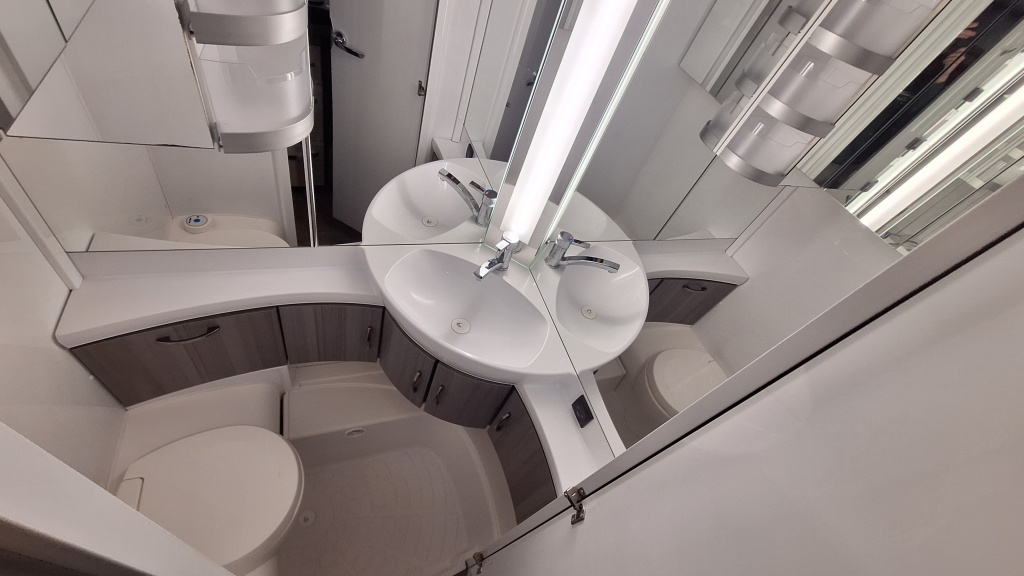 Knaus Caravans 460 DL Mover + Luiffel enkele bedden foto: 6