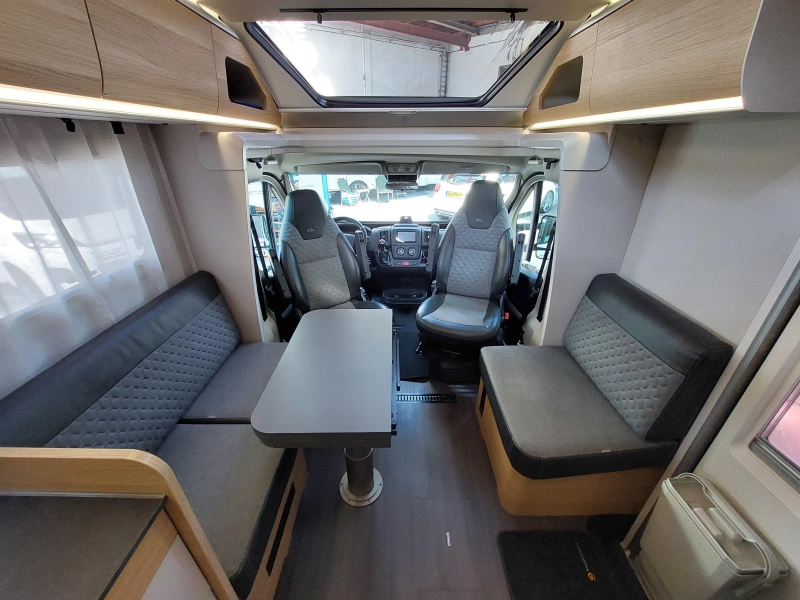 Adria Coral 650 DL Single bed/face2face/heavy photo: 3