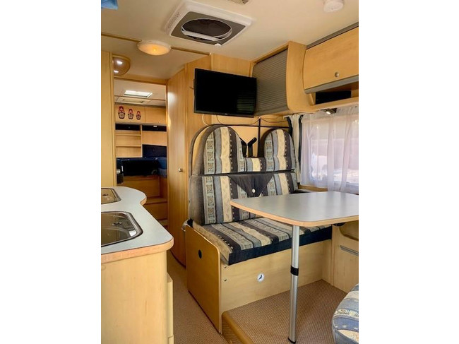 Dethleffs Advantage T6611 | KEURIGE STAAT | ENKELE BEDDEN | 2X Maxxfan Dethleffs Advantage T6611 | KEURIGE STAAT | ENKELE BEDDEN foto: 4