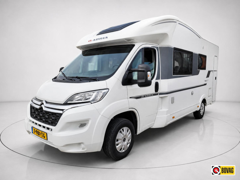 Adria Matrix Axess 600 DT Face to face 
