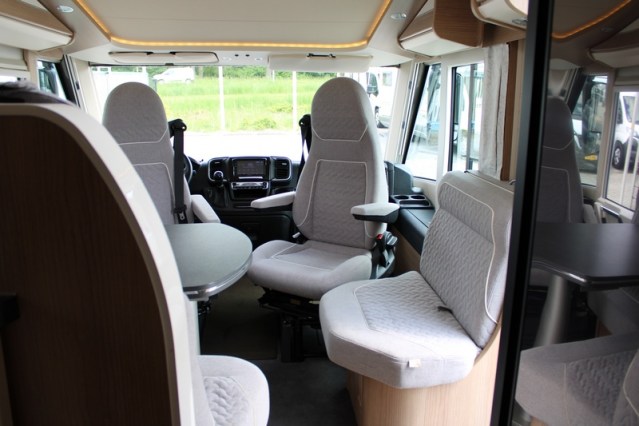 Robuuste AUTOMAAT 180 pk Malibu I 490 LE by Carthago hef-en enkele lengte bedden (124  foto: 31